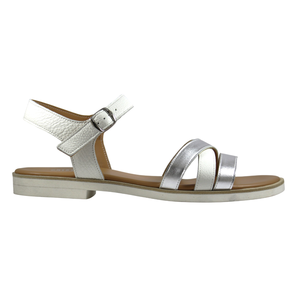 Sandalo flat fasce incrociate bianco argento – vista 3/4