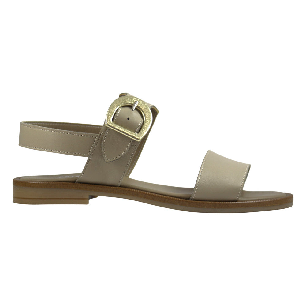 Sandalo piatto pelle beige doppia fascia fibbia dorata – vista laterale destra – Cristhàlia