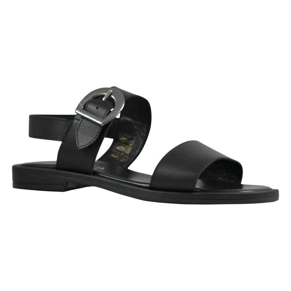 Sandalo piatto pelle nera doppia fascia fibbia oversize argento – vista laterale sinistra – Cristhàlia