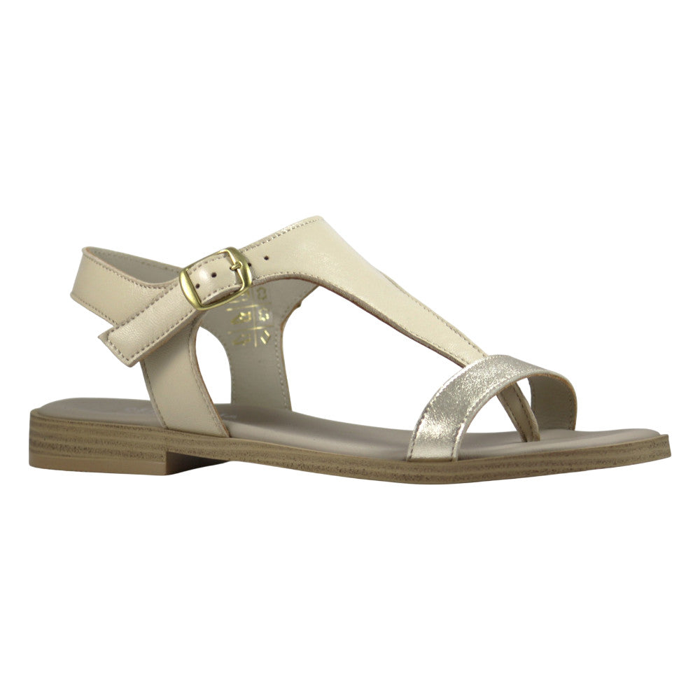 Sandalo in pelle laminata platino e oro con T-bar – dettaglio laterale – Cristhàlia Outlet