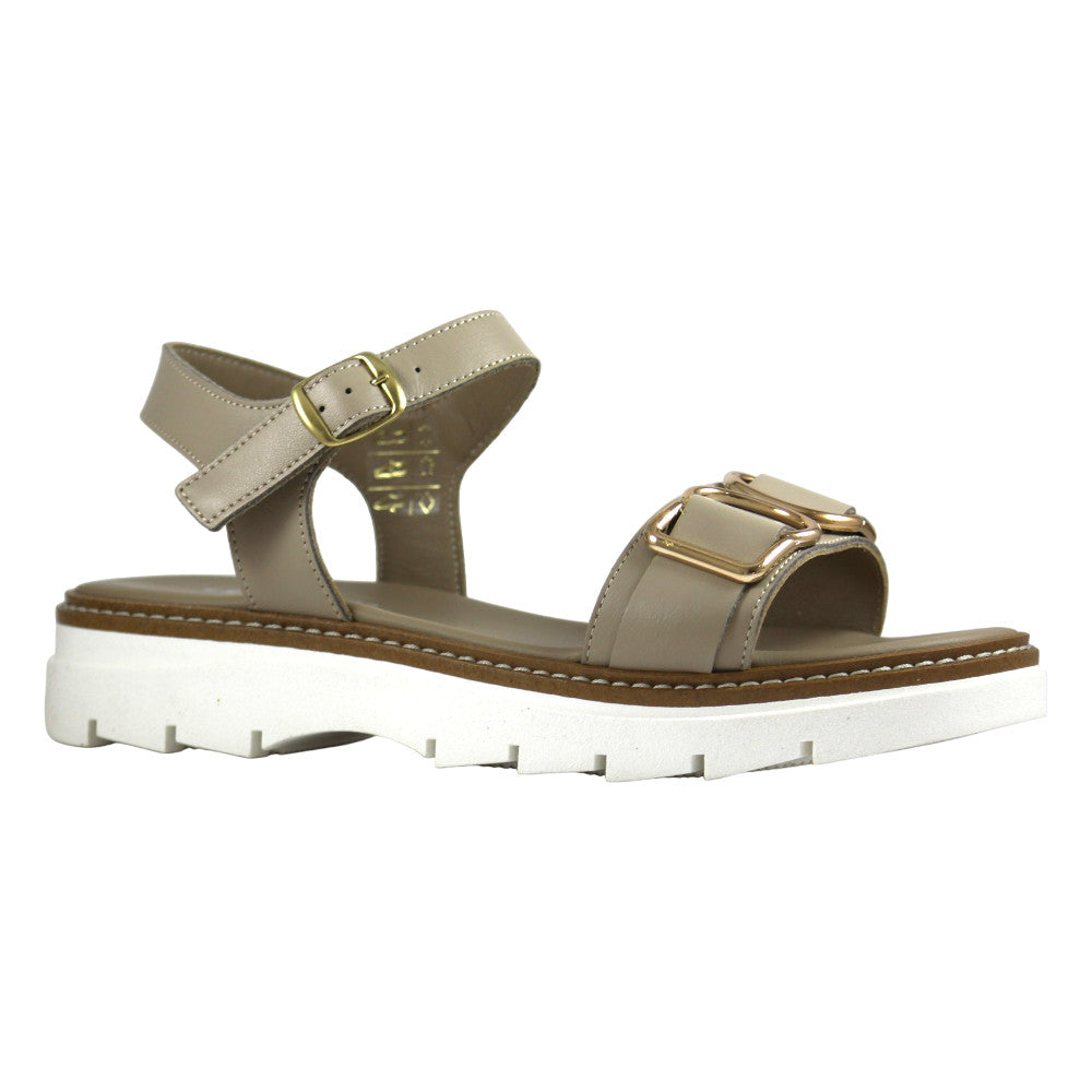 Sandalo donna in pelle taupe con doppia fascia e fibbia dorata, suola chunky – Cristhàlia Outlet