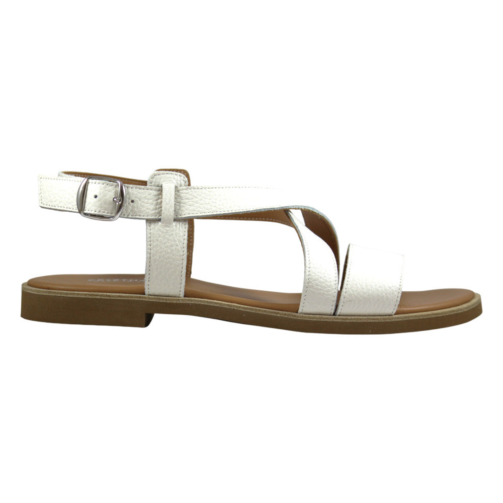 Sandalo flat bianco con fasce incrociate in pelle – vista laterale – Cristhàlia