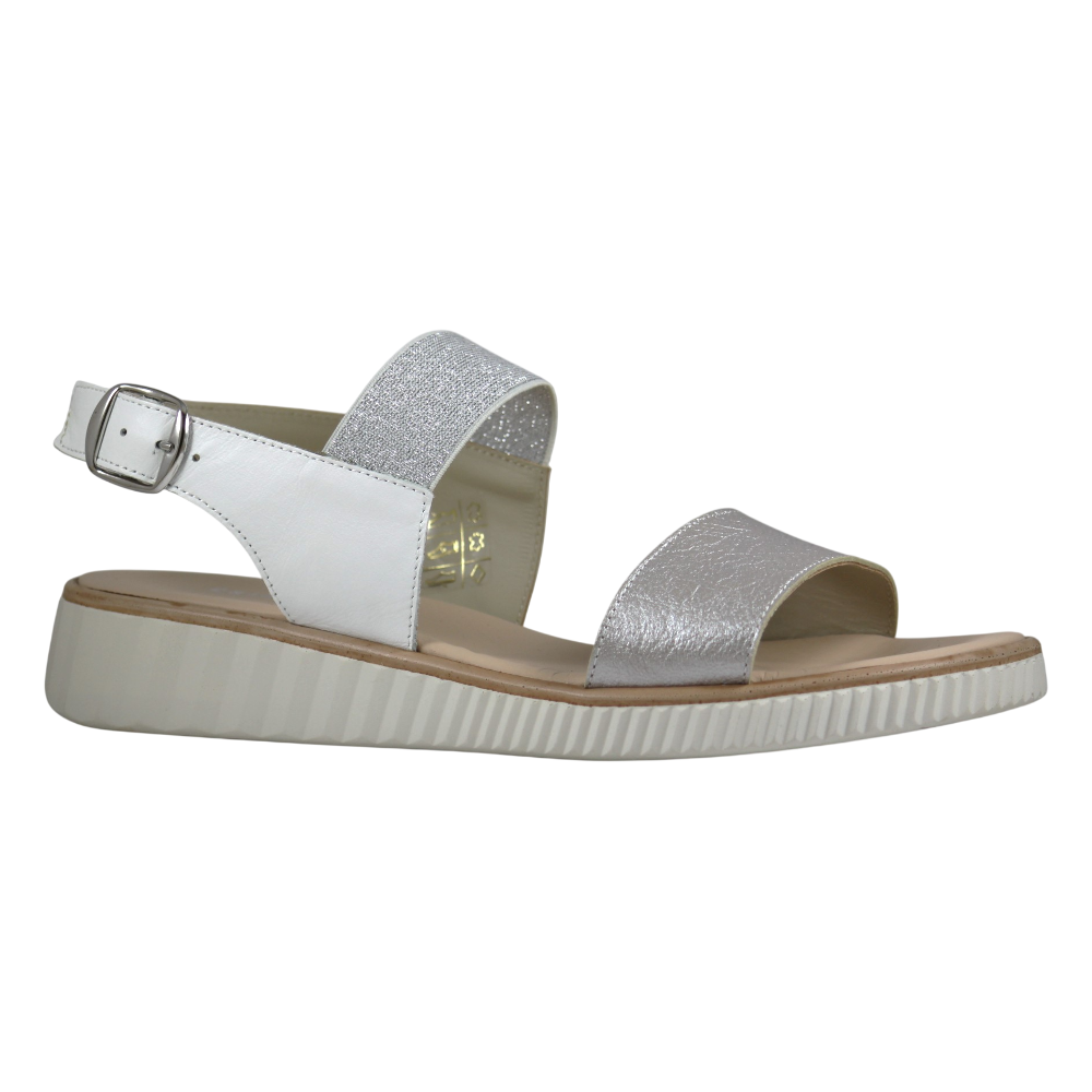 Vista tre quarti sandalo flatform donna bicolore pelle bianca fascia argento laminata suola bianca – Cristhàlia