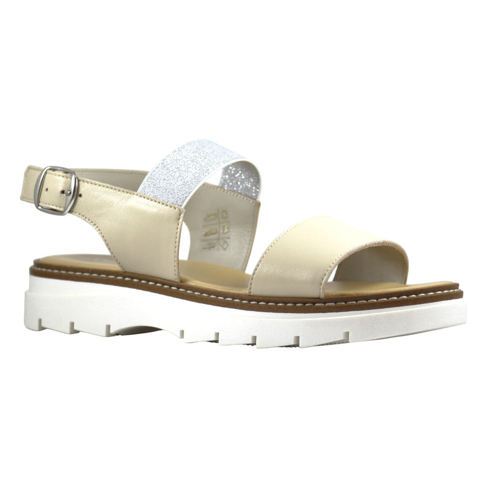 Sandalo donna in pelle beige con fascia glitter argento e suola carrarmato bianca - vista frontale