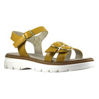sandali giallo senape con doppia fibbia oro oversize e suola carrarmato bianca - vista frontale